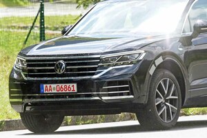 【スクープ】VWのフルサイズSUV、『トゥアレグ』の第3世代が初の大幅改良へ！ これが最後のエンジン搭載モデルとなるか？