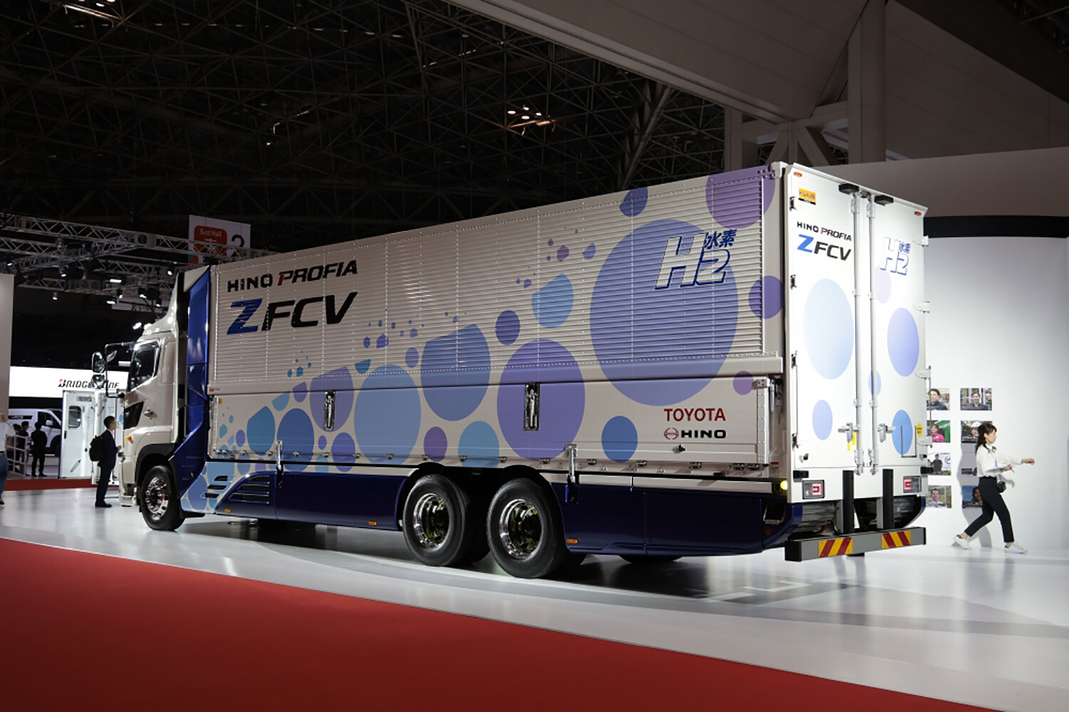 水素燃料電池車は大型トラックでこそ活きる？　FCVトラックのいまの立ち位置と立ちはだかる課題