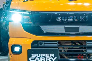 12年ぶり顔面刷新！ スズキ新型「“軽”トラ」公開！ 全長3.3mボディに「2人乗り」！ 豪華仕様化で「街乗りでも使える」キャリイ登場