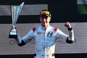 今季初優勝のユーリ・ビップス「人間としても、ドライバーとしても成長できた」【FIA F2第13戦 レース1／トップ3コメント】