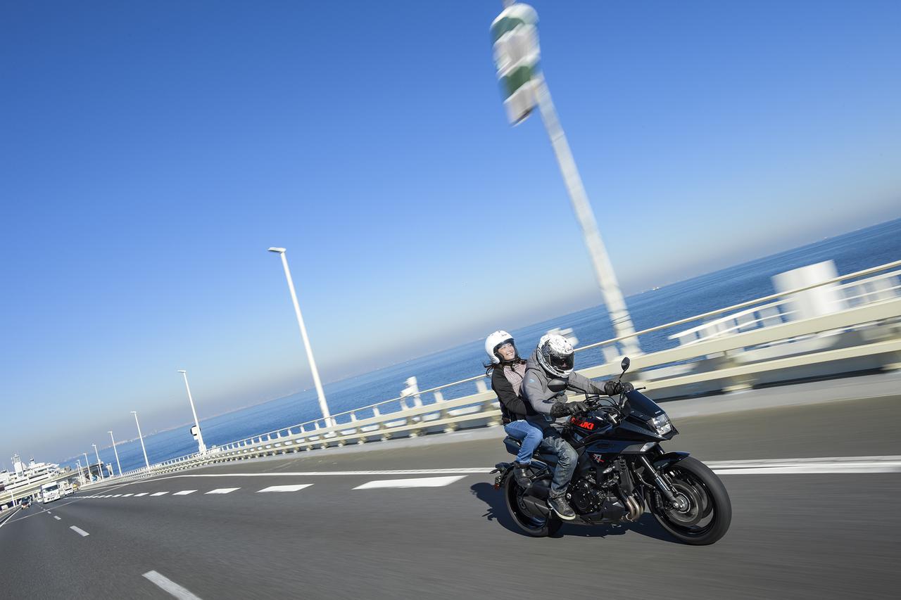 大型バイクで女子とタンデムするなら知っておくべきこと それをスズキの カタナ から学びました Suzuki Katana タンデムインプレ 中編 Webオートバイ 自動車情報サイト 新車 中古車 Carview