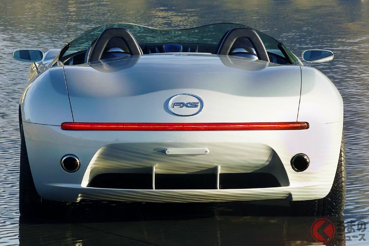 トヨタ「V型8気筒エンジン」搭載！“次期型スープラ”とも噂された「2人乗りスポーツカー」が凄かった！ 斬新すぎる「“横一文字”テールライト」採用した爆速コンセプトカー「FXS」とは！