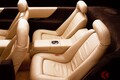 日産「“4人乗り”超高級セダン」がスゴかった！ V8 4.5リッター×「超豪華リアシート」！ 極上“ツルツルボディ”もカッコいい「NEO-X」コンセプトとは