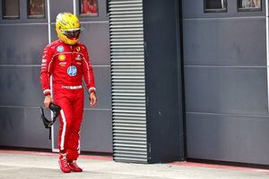 ハミルトンが激しく自己批判「俺は役立たず。フェラーリはドライバーを替えた方がいいかもしれない」予選Q2敗退に落胆