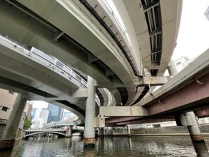 首都高“最大の難所”で意見真っ二つ!?「合流がこわい」「慣れれば楽しい」走りたいけど走りたくない路線て一体ドコ？