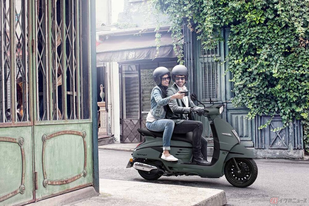 原付二種のネオレトロスクーター プジョー ジャンゴ125 22年モデル発売 ミリタリーを連想させる ジャンゴ125 Shadow をラインナップに追加 バイクのニュース 自動車情報サイト 新車 中古車 Carview