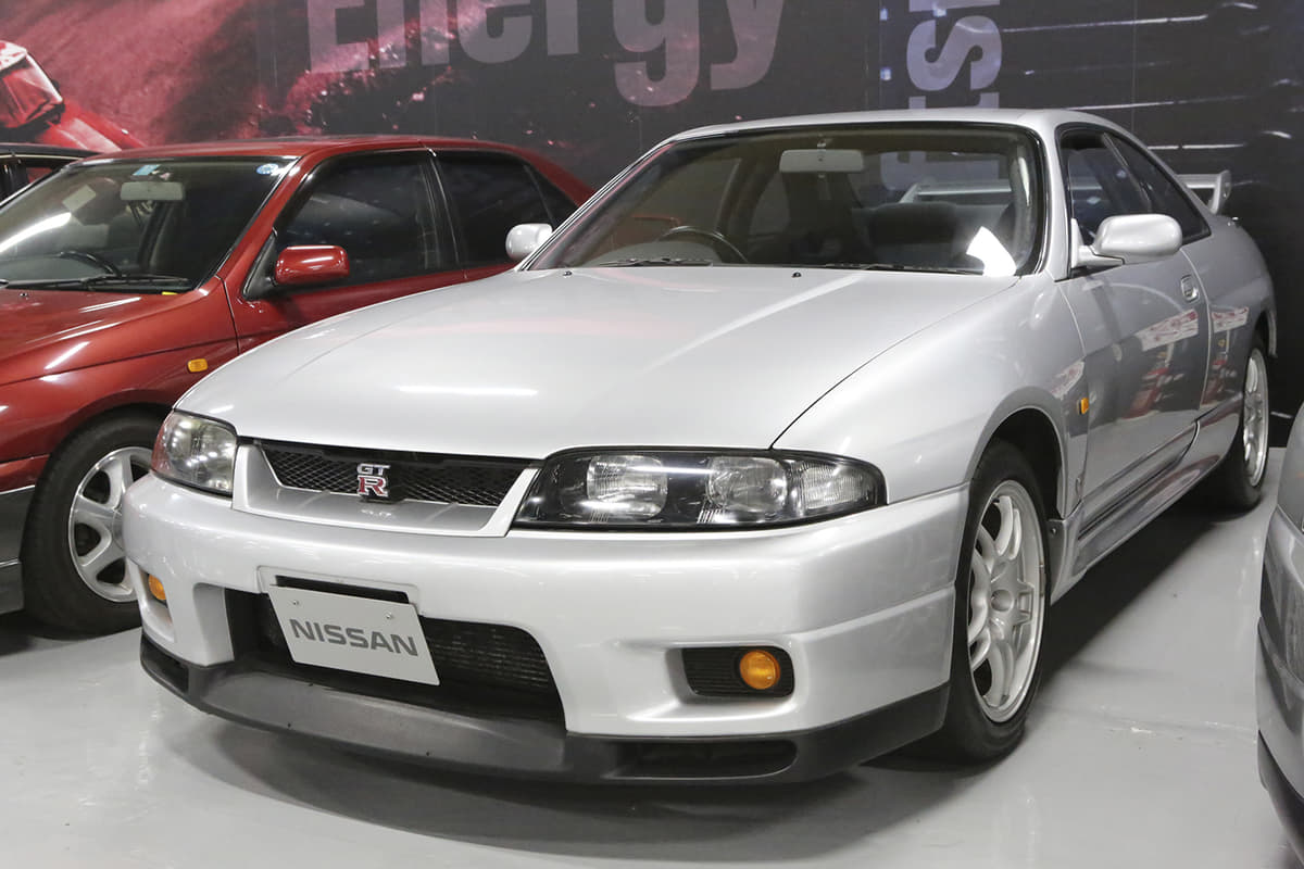 圧倒的な性能を誇るも人気薄 スカイライン R33 Gt Rはなぜ日陰の存在だったのか Auto Messe Web 自動車情報サイト 新車 中古車 Carview