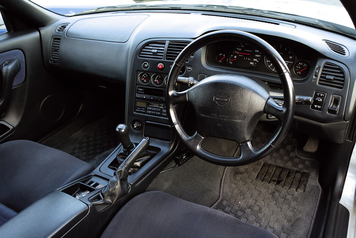 圧倒的な性能を誇るも人気薄 スカイライン R33 Gt Rはなぜ日陰の存在だったのか Auto Messe Web 自動車情報サイト 新車 中古車 Carview
