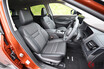 日産新型SUV「エクストレイル」独自開発のシート表皮は「包まれ感」がスゴい!? 広々荷室でアウトドアにも最適！注目される特徴は