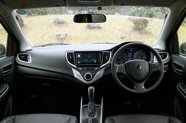 インド製の逆輸入車スズキ バレーノ試乗。ターボ＆NAそれぞれの乗り味は？