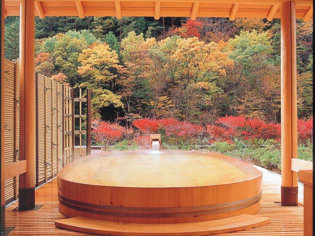 6種の風呂を楽しめる「慶雲館」 ギネス認定の“世界最古の宿”【こだわりの宿30選】