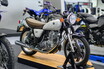 どっこい生きてたSR400ゥ！ 生誕45周年の2023年モデル、ニューカラーはマットグレーとホワイトの2色だ！【海外】