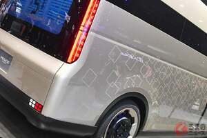 トヨタ新「ハイエース」世界初公開に大反響！ 「ついに新型が来るか」と21年ぶり“全面刷新”へ期待の声殺到！ 2つの「カクカクボディ」＆“複数のパワトレ”を想定！ 新たな商用バンに熱視線！