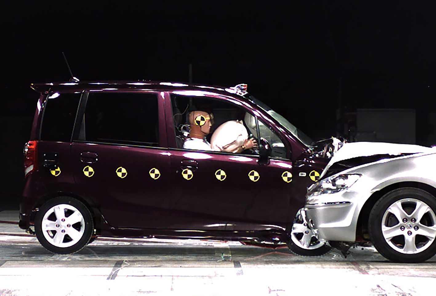 安全装備の充実が目覚ましいが 軽自動車の安全性能は登録車より劣るのか ベストカーweb の写真 自動車情報サイト 新車 中古車 Carview