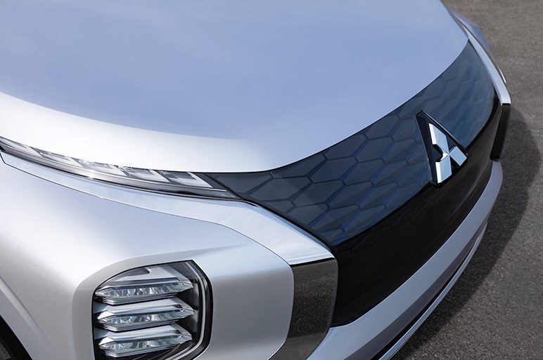 三菱は超ハイト軽・eKスペースの後継モデルと、4モーター電動SUVのコンセプトを東京MSで初公開