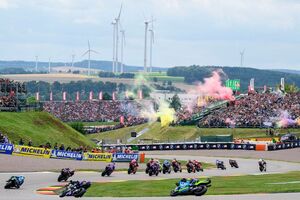 リバティが買収したMotoGP、人気拡大に向けてF1とは違う道に？「同じ戦略が必ずしも機能するとは限らない」