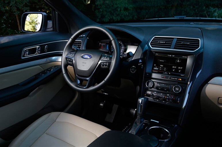 大幅改良のフォード エクスプローラーに試乗。競合相手は大型ミニバン？