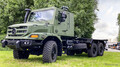 メルセデスベンツの6輪軍用トラックにセルフシールドタンク＆保護キャブ仕様…防衛・安全保障展示会