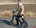 車重わずか18kg！持ち運んでチョイ乗りできる折り畳み型電動バイク「スマート EV」