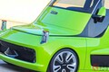 トヨタの「“立ち乗り”コンパクトカー」！ 斬新「ニョキニョキ」ヘッドライト&！超斬新ボディ採用！ 衝撃すぎる米の“でんでん虫マシン”「NYC」とは