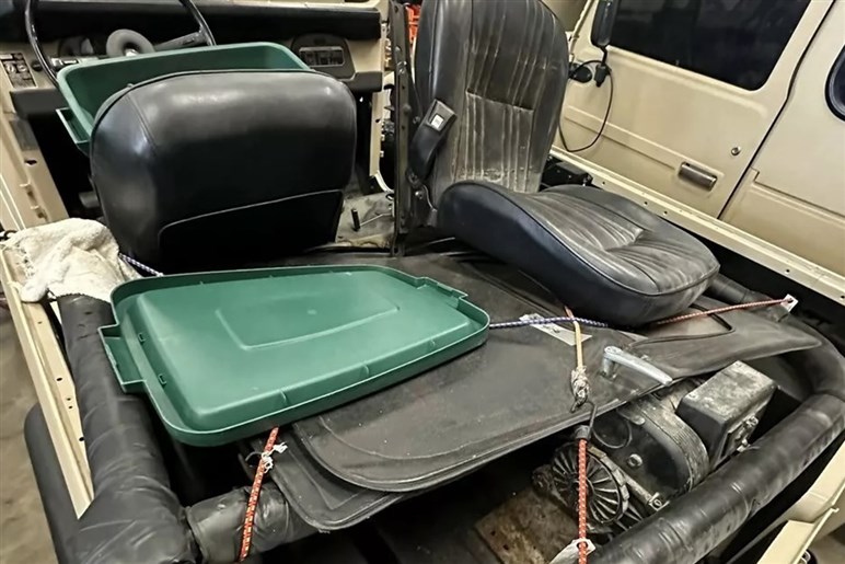 【シブすぎる】名車“ヨンマル”がV8化で再誕！ 北米チューナーが仕上げた「FJ40」のレストモッドが登場