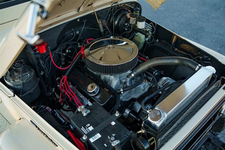 【シブすぎる】名車“ヨンマル”がV8化で再誕！ 北米チューナーが仕上げた「FJ40」のレストモッドが登場
