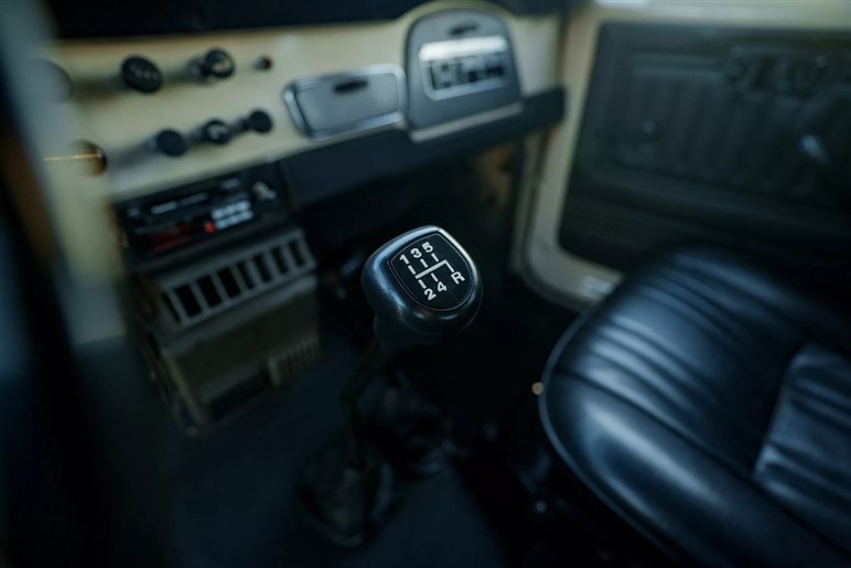 【シブすぎる】名車“ヨンマル”がV8化で再誕！ 北米チューナーが仕上げた「FJ40」のレストモッドが登場