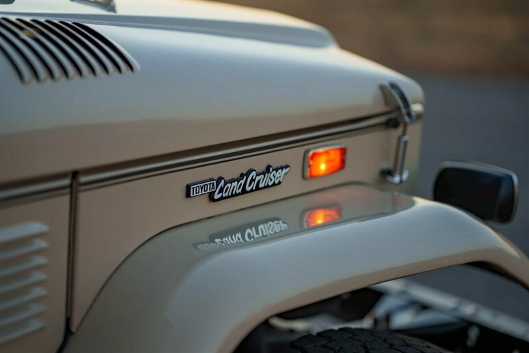 【シブすぎる】名車“ヨンマル”がV8化で再誕！ 北米チューナーが仕上げた「FJ40」のレストモッドが登場