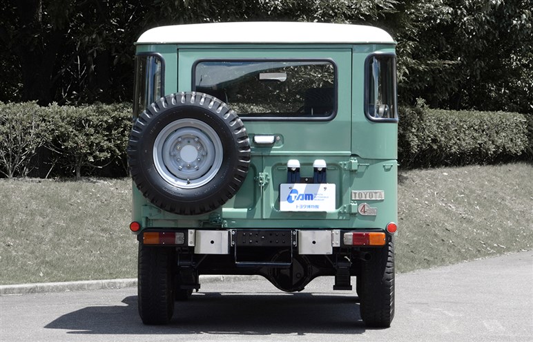 【シブすぎる】名車“ヨンマル”がV8化で再誕！ 北米チューナーが仕上げた「FJ40」のレストモッドが登場
