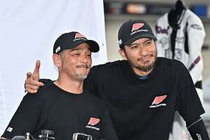 これが長瀬智也さんの愛機!! ハーレーのアドベンチャーモデル「パンアメリカ1250」を大改造したレーシングマシンで表彰台を獲得!! ヨーロッパ製の高性能マシンに真っ向立ち向かう勇姿に注目