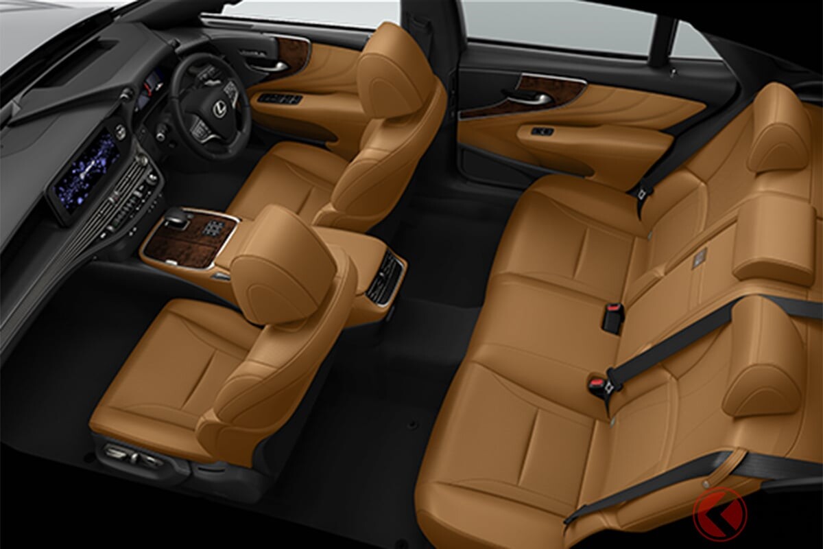 レクサス新「最上級セダン」発売！ 最上級より「660万円オトク」だけどカラー豊富な「豪華内装」採用！ “エクステリア仕様変更”＆装備充実し進化した「LS」最安モデルとは？