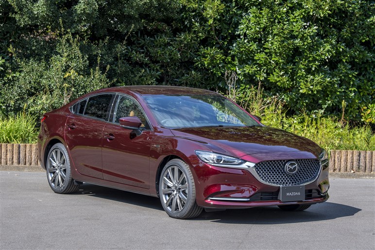 デビュー20周年のMAZDA6が一部改良。特別仕様車や「スポーツアピアランス」を設定、価格は約296万から