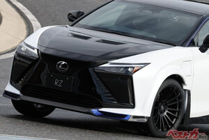 ド迫力オバフェンにカーボン二段ウイングも……走りはオトナ!?　限定100台レクサス「RZ450e Fスポーツパフォーマンス」試乗