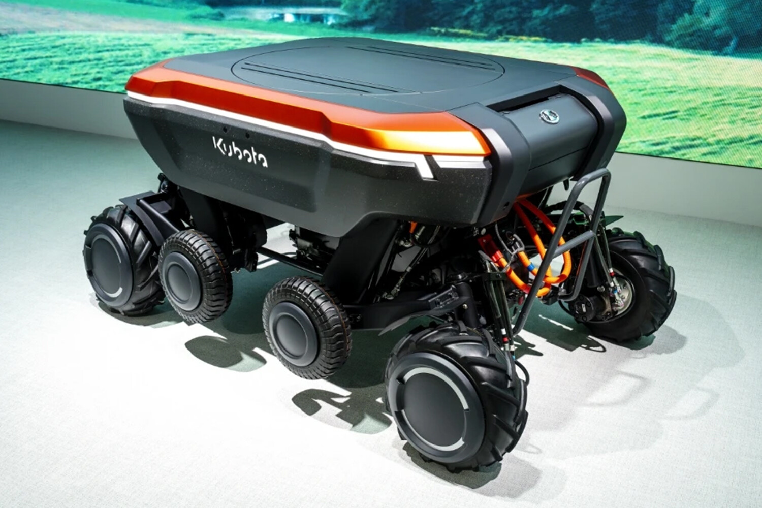 このハイテクロボが農機だと!?　万博に登場したクボタ「Type：V」と「Type：S」が世界の農業を変える！