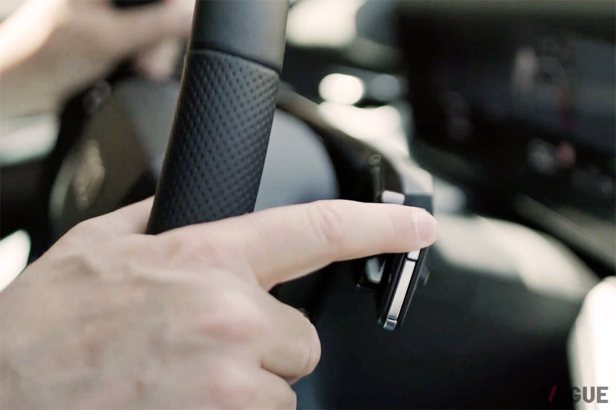 「え…そこにDレンジ!?」アウディが“シフトノブレス”の新型「Q3」発表！ ステアリング操作に集約された新時代コックピットとは