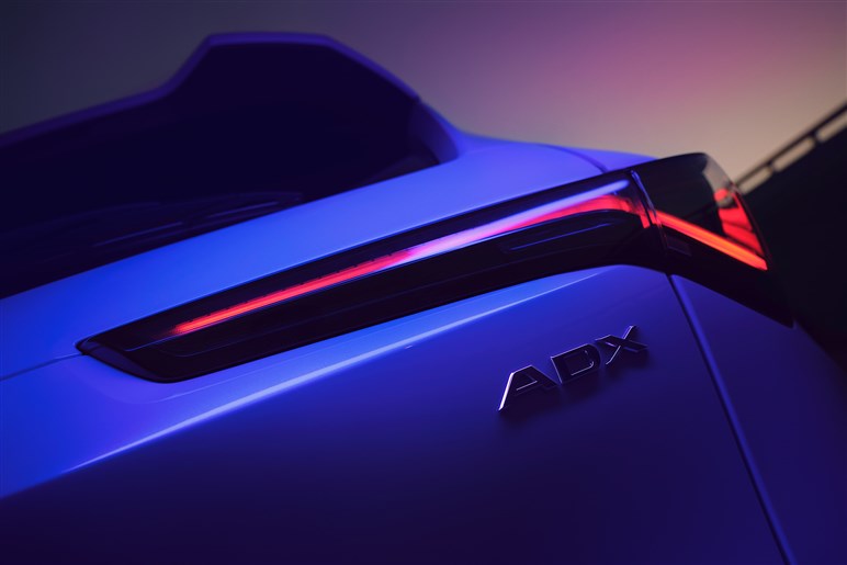 ホンダの高級ブランドが新型SUV「ADX」を発表。クセ強め“アメリカン顔”の衝撃や背景とは？