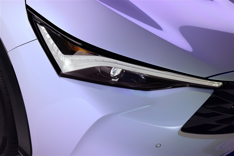 ホンダの高級ブランドが新型SUV「ADX」を発表。クセ強め“アメリカン顔”の衝撃や背景とは？