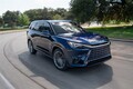 北米レクサスが販売する3列SUV「TX」は何モノ!? “LBX顔”で実質650万円～…25年モデルに進化