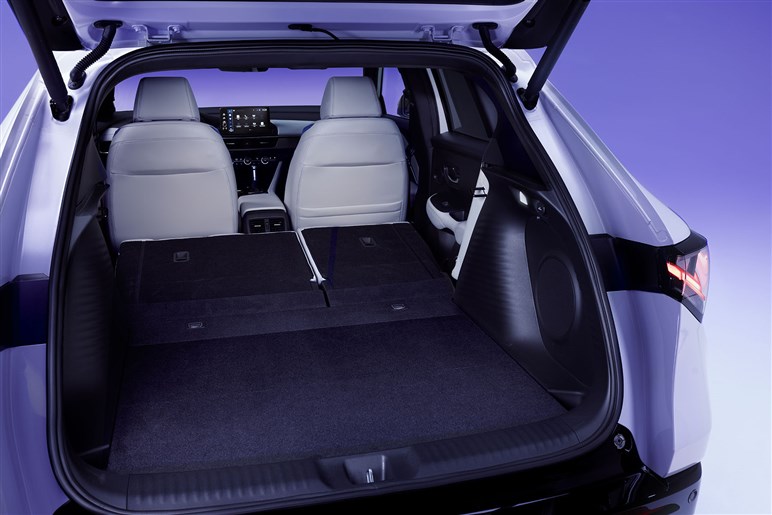 ホンダの高級ブランドが新型SUV「ADX」を発表。クセ強め“アメリカン顔”の衝撃や背景とは？