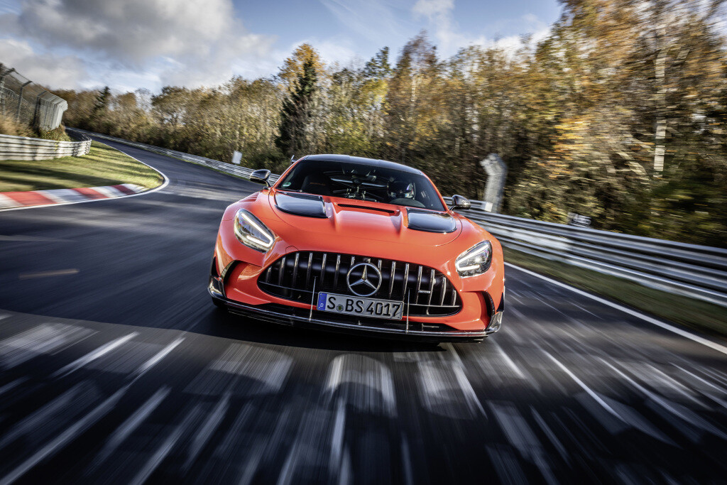 AMG GT ブラックシリーズがニュル市販車記録を更新！ ランボルギーニから最速の称号を奪取 【動画】