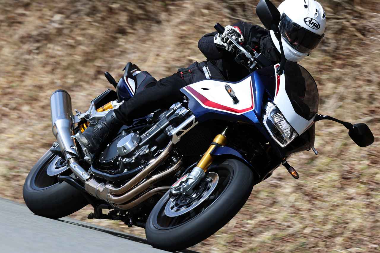 価格差37万4000円 ホンダ Cb1300 の上級仕様車 Sp にその価値はあるのか スタンダードモデルと比較インプレ Webオートバイ 自動車情報サイト 新車 中古車 Carview