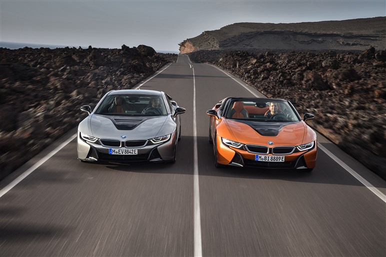 BMW、i8ロードスターを発表。最高出力は374hp、EV走行性能も向上