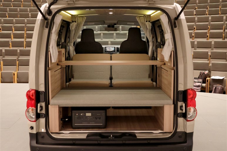 【車中泊の日産!?】NV200バネット マイルーム公開。カジュアル系アウトドア車が次のトレンド？464万円から
