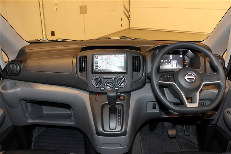【車中泊の日産!?】NV200バネット マイルーム公開。カジュアル系アウトドア車が次のトレンド？464万円から