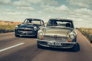 1960年代の英国の名車　MGB　美しきレストモッド、EVとV8モデル登場　5速MT受け継ぐスポーツカー