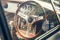 1960年代の英国の名車　MGB　美しきレストモッド、EVとV8モデル登場　5速MT受け継ぐスポーツカー