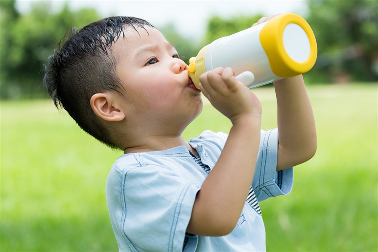 【今年も猛暑】たった3時間で55℃に。高温の車内に潜む危険性と、短時間で冷やす方法＆対策3選