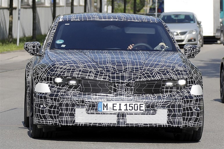 BMW新型「M3 EV」の車重はまさかの2.7トン!? プロトタイプから見えた驚きの中身とは