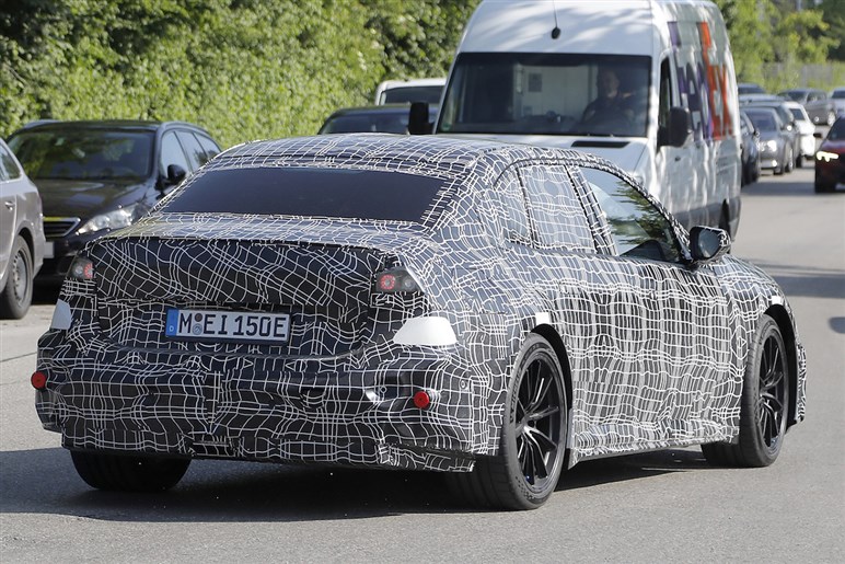 BMW新型「M3 EV」の車重はまさかの2.7トン!? プロトタイプから見えた驚きの中身とは