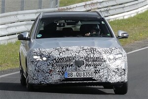 新型メルセデスCクラス＆ワゴン登場へ。テールに“星”が光るリアデザインも明らかに